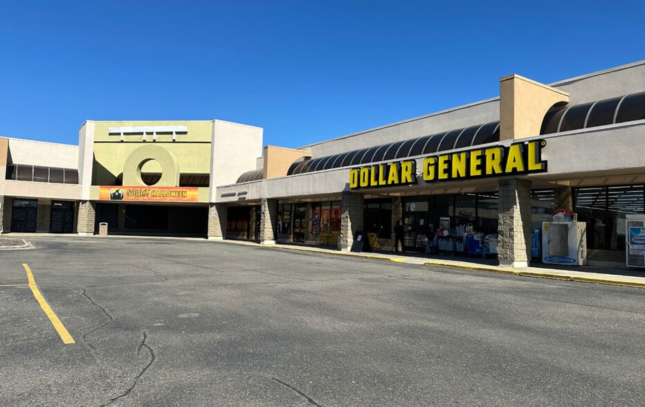 34518-34900 Warren Rd, Westland, MI for lease - Building Photo - Image 2 of 14