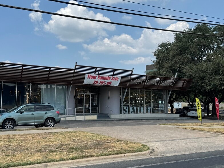 7530-7532 Burnet Rd, Austin, TX à louer - Photo du bâtiment - Image 2 de 3