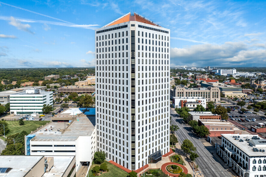 301 N Main St, Wichita, KS for lease - Building Photo - Image 1 of 12