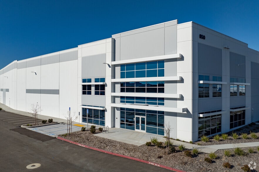 Eubanks Dr, Vacaville, CA for lease - Primary Photo - Image 1 of 2