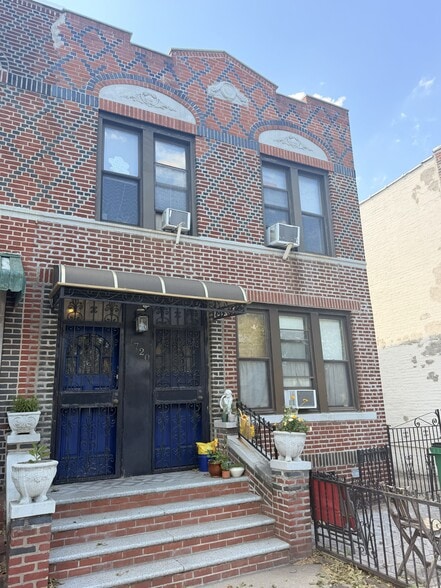 1720 11th Ave, Brooklyn, NY à vendre - Photo du bâtiment - Image 2 de 6