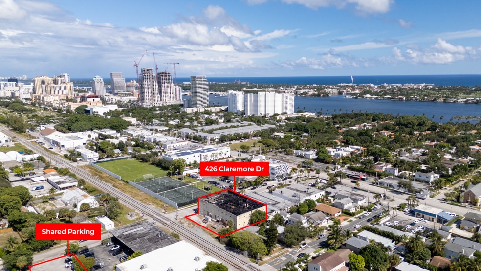426 Claremore Dr, West Palm Beach, FL for sale - Building Photo - Image 3 of 16