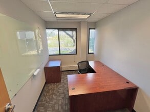 945-951 Hornet Dr, Hazelwood, MO à louer Photo intérieure- Image 1 de 13