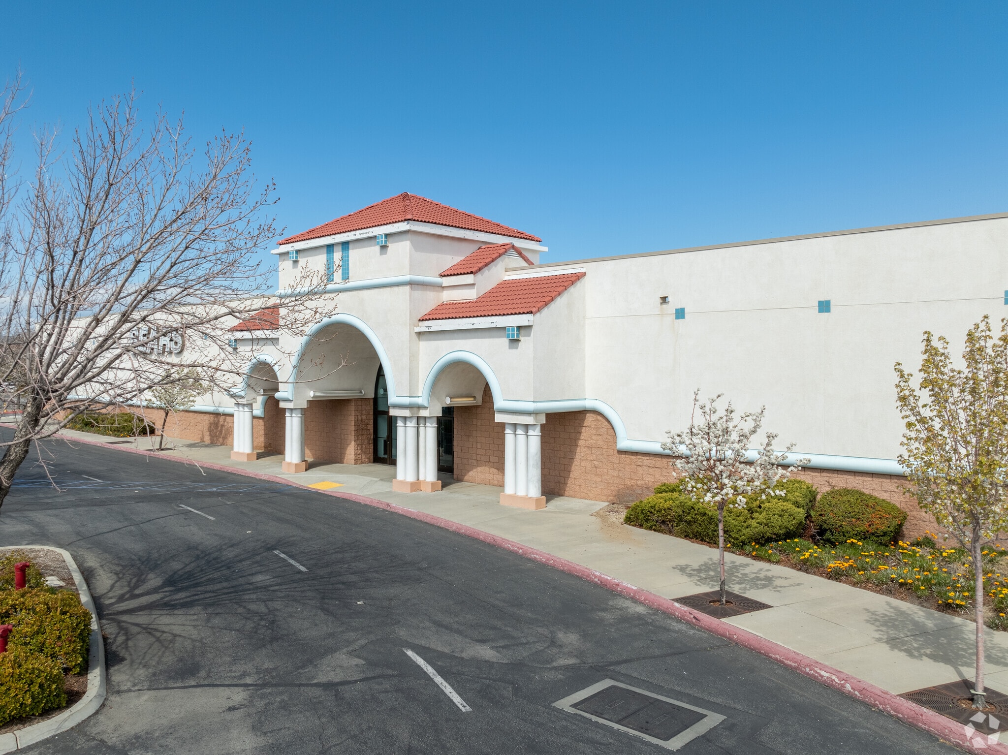 1345 W Rancho Vista Blvd, Palmdale, CA for lease Primary Photo- Image 1 of 9