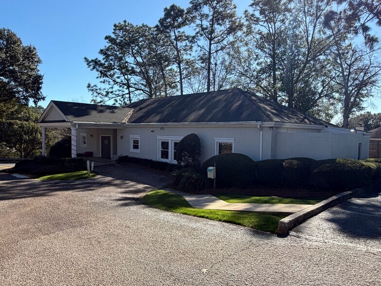 3250 Hillcrest Rd, Mobile, AL for sale - Building Photo - Image 2 of 4