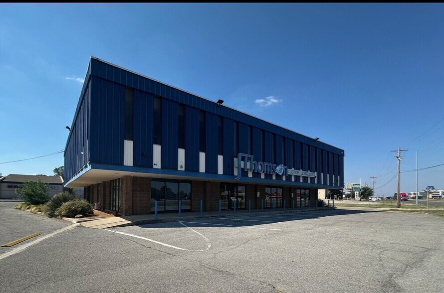 5770 NW Expressway St, Oklahoma City, OK à louer - Photo du bâtiment - Image 3 de 10