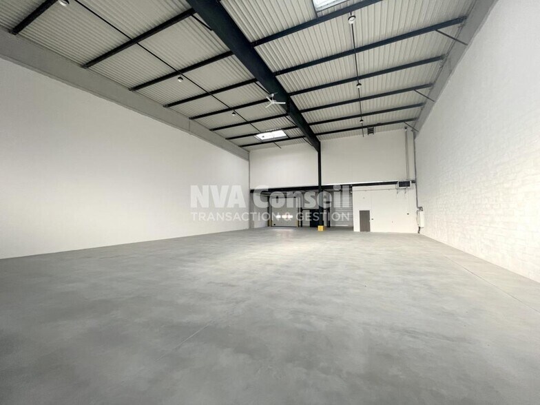 Industrial in SAINT-OUEN-L'AUMONE for lease - Building Photo - Image 2 of 11