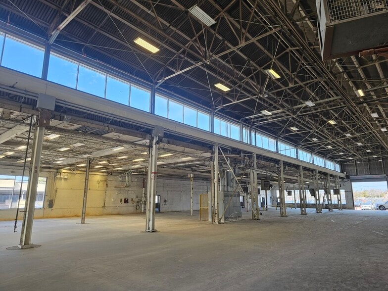 3202 Manor Way, Dallas, TX for lease - Building Photo - Image 2 of 2