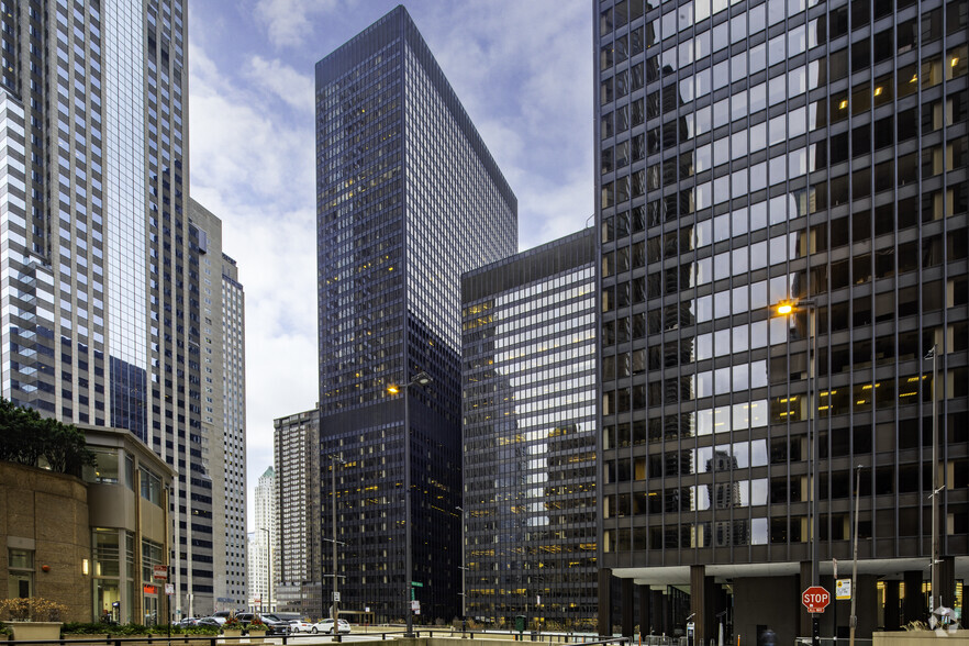 225 N Michigan Ave, Chicago, IL for lease - Building Photo - Image 1 of 5