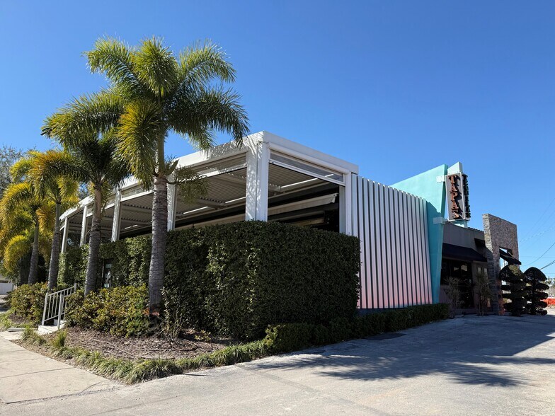 2702 W Kennedy Blvd, Tampa, FL à louer - Photo du bâtiment - Image 3 de 14