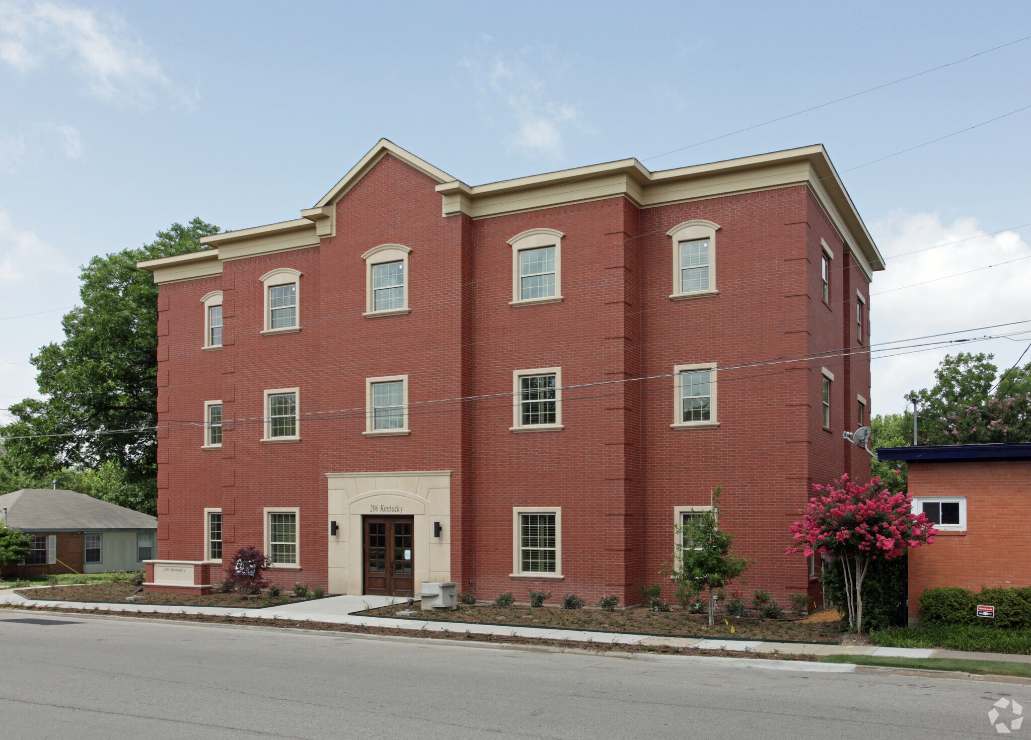 206 S Kentucky St, McKinney, TX à louer Photo principale- Image 1 de 4