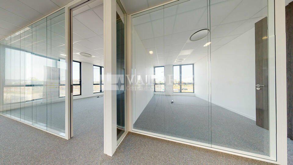 Office in Vaulx-en-Velin for lease - Interior Photo - Image 3 of 10