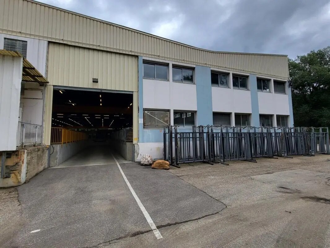 Flex dans Saint-Romain-en-Gier à louer Photo du bâtiment- Image 1 de 7