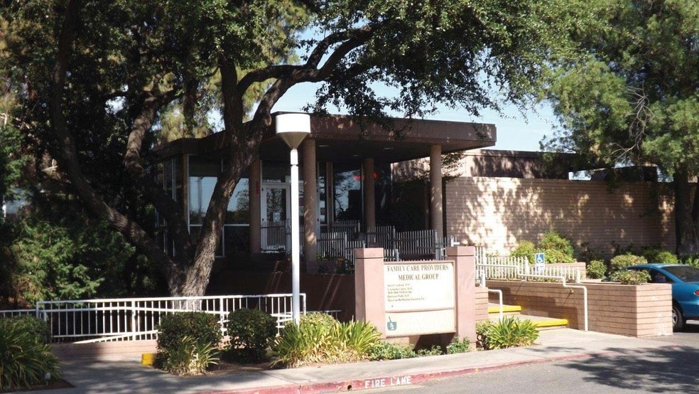 1300 N Fresno St, Fresno, CA for lease - Building Photo - Image 1 of 5