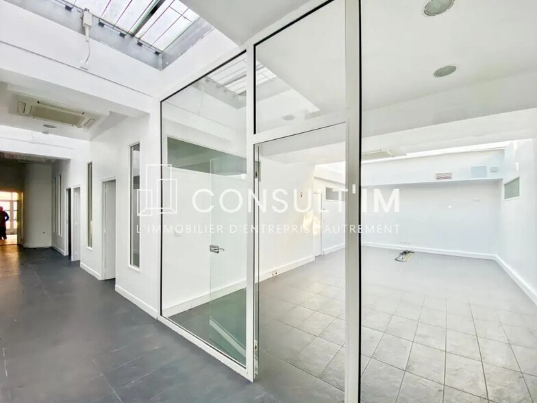 Office in Puteaux for lease - Building Photo - Image 2 of 8