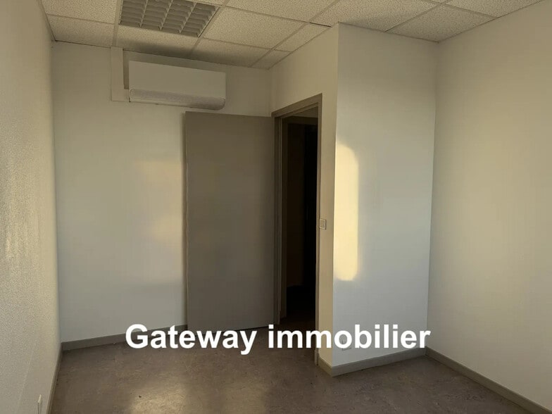 Office in COURNON-D'AUVERGNE for lease - Building Photo - Image 2 of 6