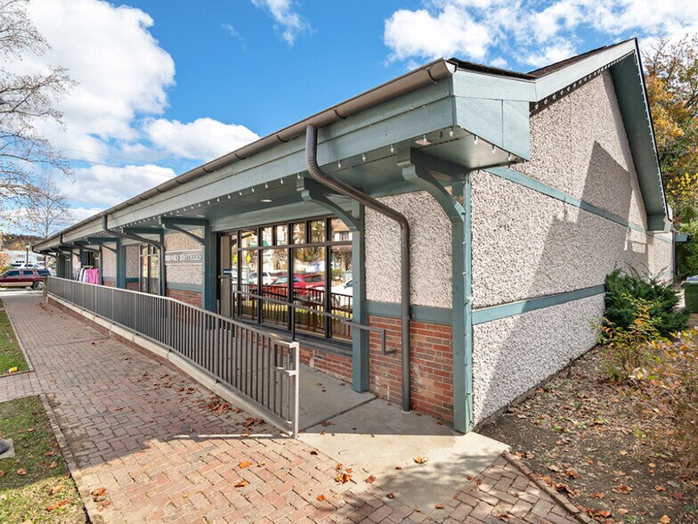 1 All Souls Crescent, Asheville, NC à louer - Photo principale - Image 2 de 5