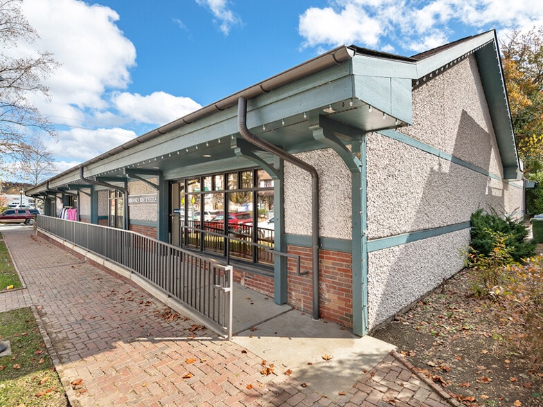 1 All Souls Crescent, Asheville, NC for lease - Primary Photo - Image 2 of 5