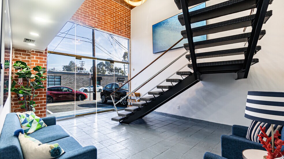 111 Penn St, El Segundo, CA à louer - Photo du bâtiment - Image 2 de 12