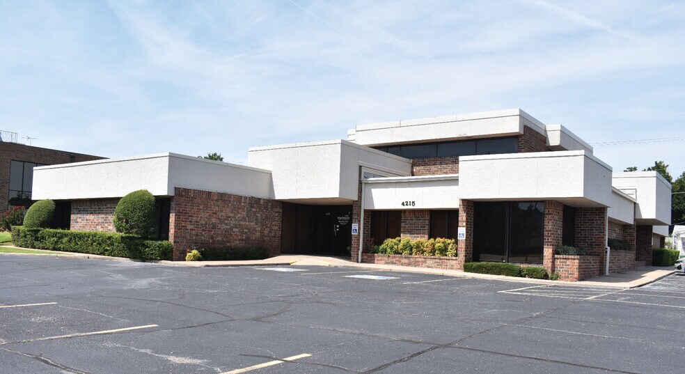 4215 N Classen Blvd, Oklahoma City, OK for lease - Building Photo - Image 1 of 1