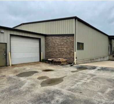 S83W18510 Saturn Dr, Muskego, WI à vendre - Photo du bâtiment - Image 3 de 7