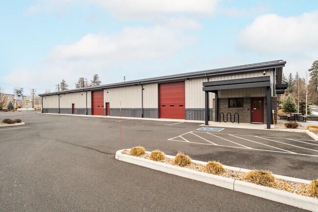 More details for 275-295 W Lundgren Mill Dr, Sisters, OR - Industrial for Lease