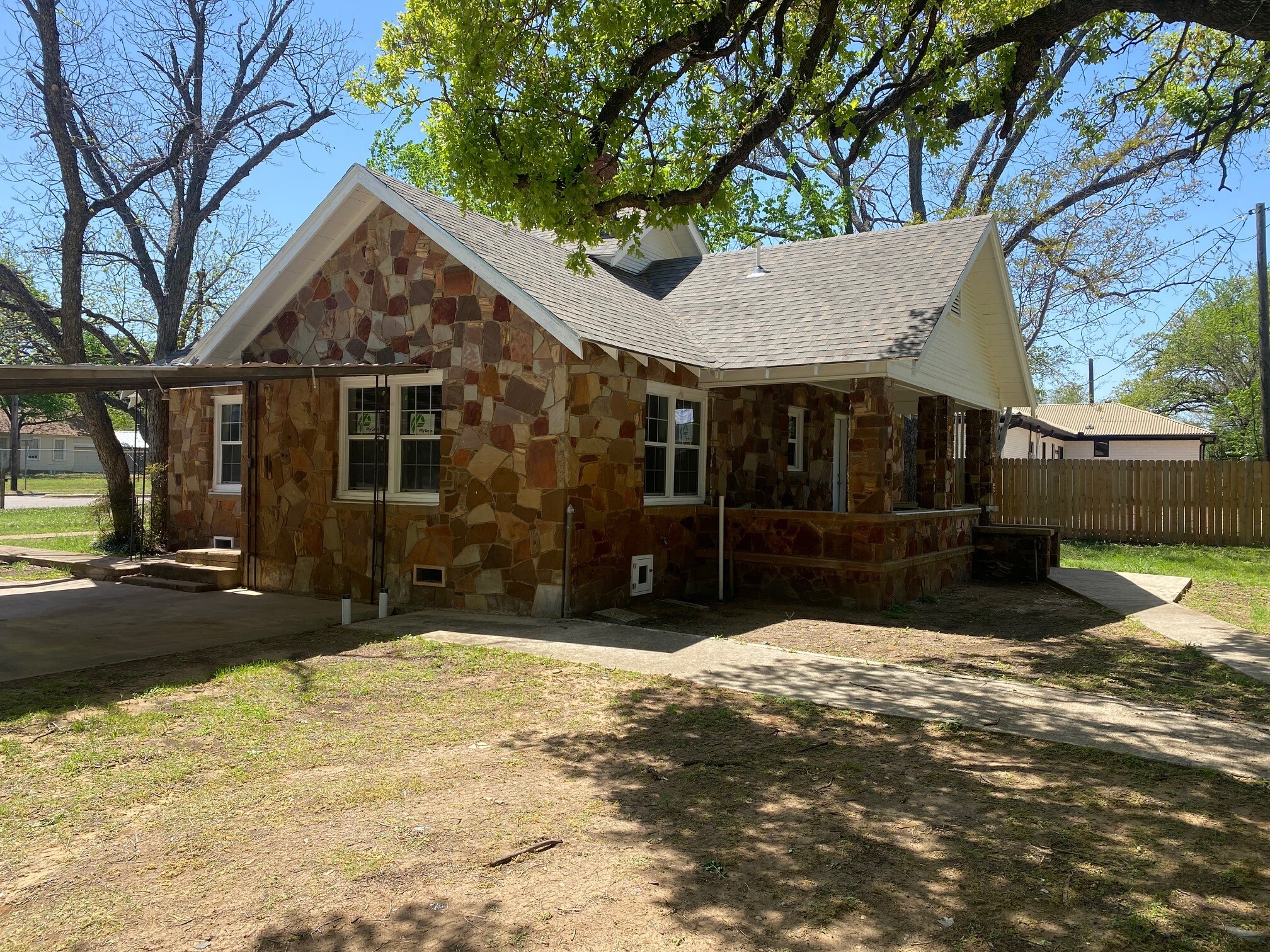 1921 W Arkansas Ln, Arlington, TX à vendre Photo du bâtiment- Image 1 de 1