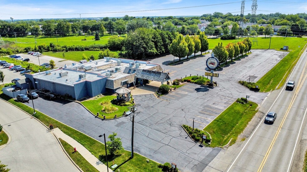 890 E US Highway 45, Mundelein, IL for sale - Building Photo - Image 2 of 33