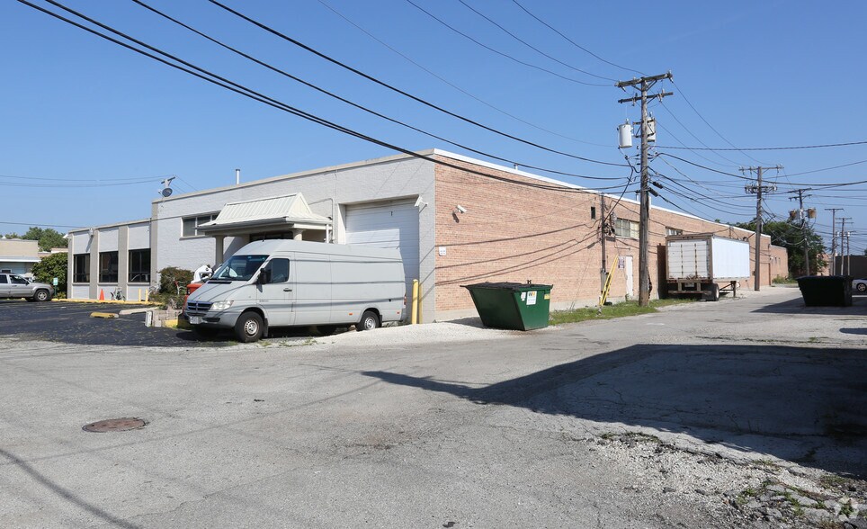 6421-6425 N Hamlin Ave, Lincolnwood, IL à louer - Photo du bâtiment - Image 2 de 6