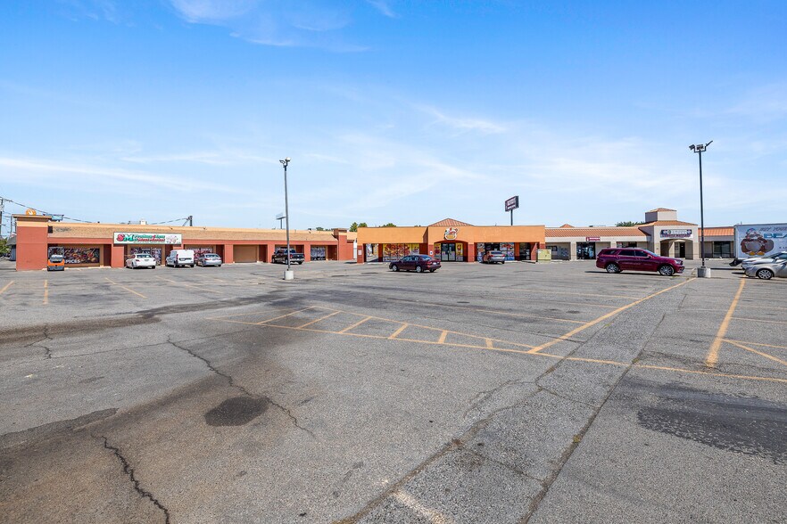 101-131 Vista Way, Kennewick, WA for sale - Primary Photo - Image 1 of 1