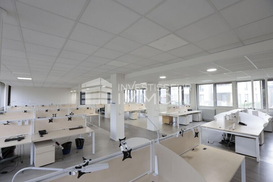 Office in Boissy Saint Leger for lease - Building Photo - Image 2 of 7