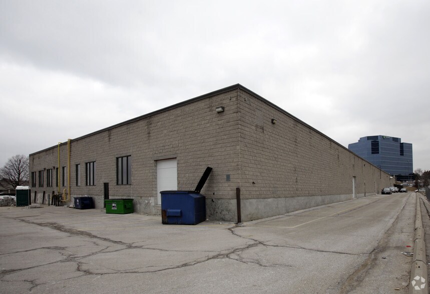 175-225 Sparks Ave, Toronto, ON à louer - Photo du bâtiment - Image 2 de 7