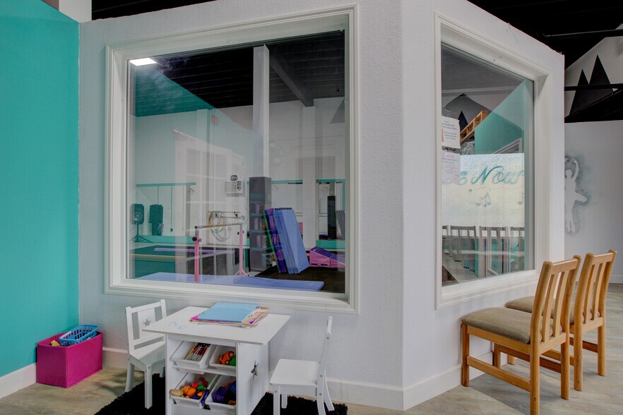 1560 SE Stephens St, Roseburg, OR à vendre - Photo intérieure - Image 2 de 56