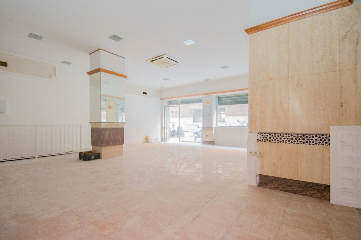 Retail in Granada, Granada for sale Interior Photo- Image 1 of 28