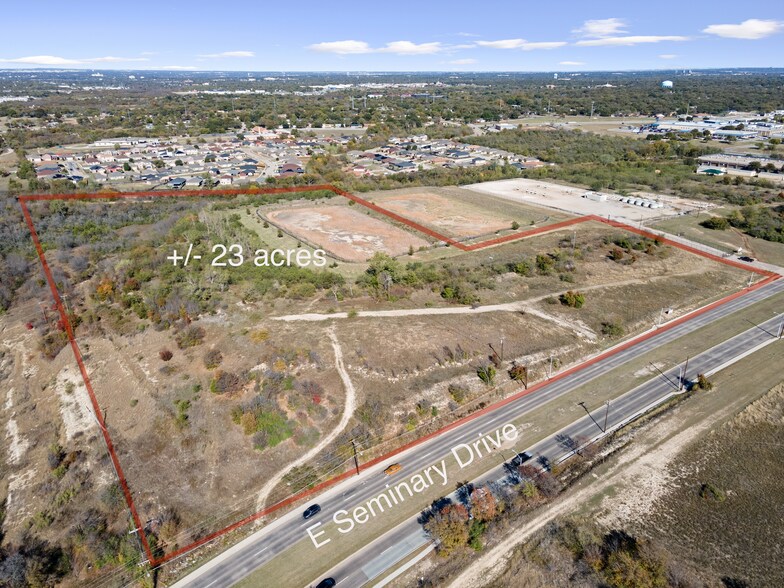 2295 E Seminary Dr, Fort Worth, TX à vendre - Photo du bâtiment - Image 2 de 14