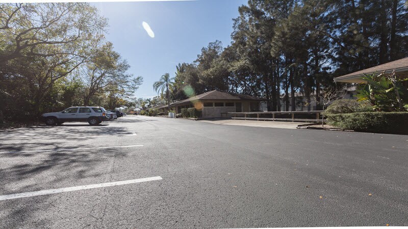 1258 W Bay Dr, Largo, FL à louer - Photo du bâtiment - Image 3 de 38