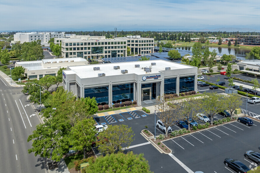 7060 N Fresno St, Fresno, CA for lease - Building Photo - Image 1 of 5