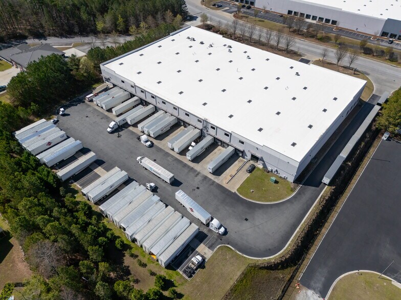 6725 Oakley Industrial Blvd, Union City, GA à louer - Photo du bâtiment - Image 2 de 10