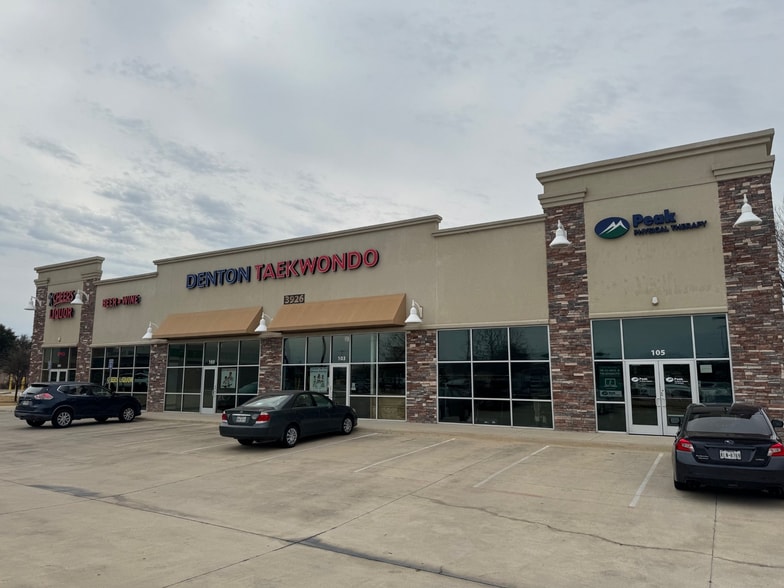 3926 Teasley Ln, Denton, TX à louer - Photo du bâtiment - Image 2 de 7