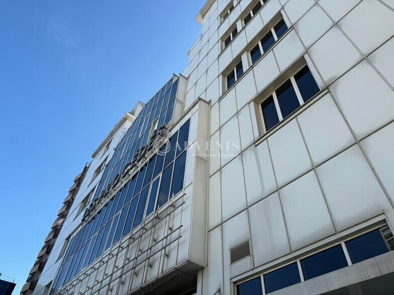 74 Rue Jean Bleuzen, Vanves à louer - Photo du bâtiment - Image 1 de 7