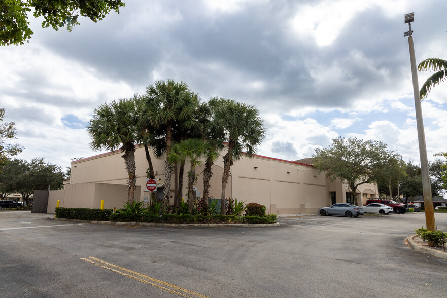 1701 N University Dr, Pembroke Pines, FL for sale - Building Photo - Image 2 of 42