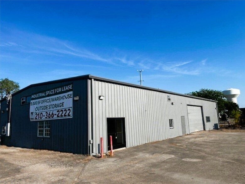 6565 E US Hwy 87, San Antonio, TX à vendre - Photo du bâtiment - Image 1 de 1