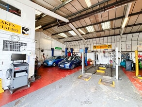23-25 Bridge Industrial Estate, Fareham for lease Interior Photo- Image 2 of 2