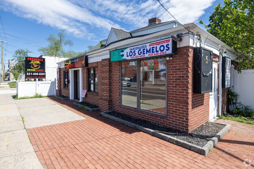 110 Carleton Ave, Central Islip, NY à louer - Photo principale - Image 1 de 1