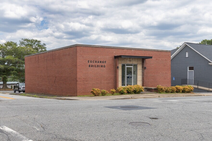 210 N McDuffie St, Anderson, SC for lease - Building Photo - Image 2 of 27