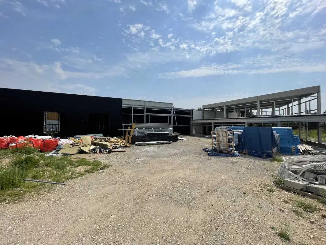 Office in Le Petit-Quevilly for lease Building Photo- Image 1 of 7