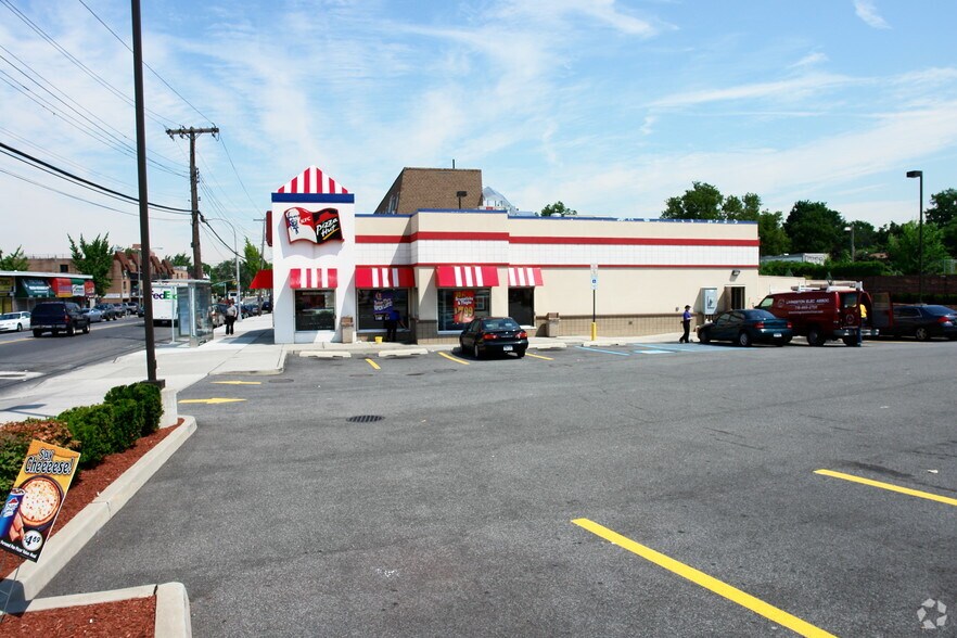 15805 Union Tpke, Fresh Meadows, NY à louer - Photo du bâtiment - Image 2 de 2