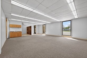 100 E First St, Big Rock, IL à louer Photo intérieure- Image 2 de 17