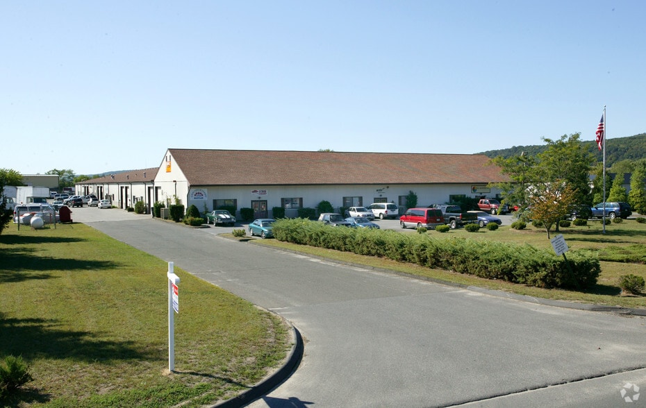 180 Sunny Valley Rd, New Milford, CT for lease - Building Photo - Image 1 of 21