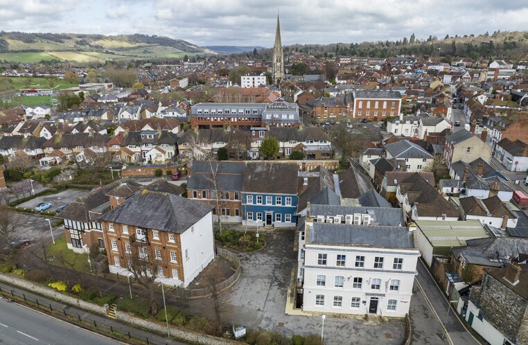 Parsonage Square, Dorking à louer - Photo du bâtiment - Image 2 de 11